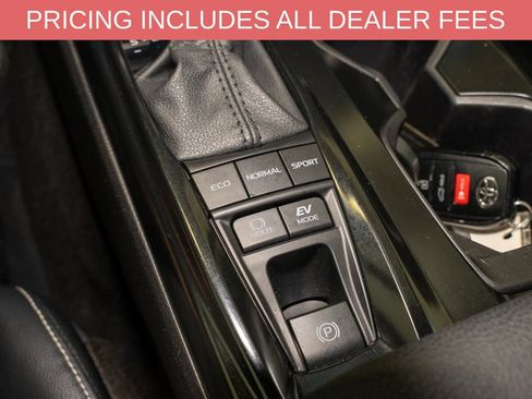 Used 2025 Toyota Camry SE FWD image 16