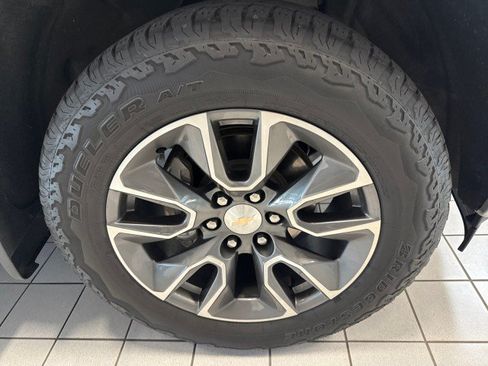 Used 2024 Chevrolet Silverado 1500 LT AWD/4WD image 9
