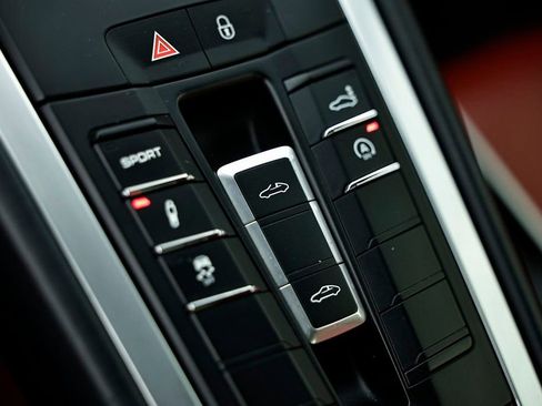 Certified 2015 Porsche 911 Targa 4S image 39