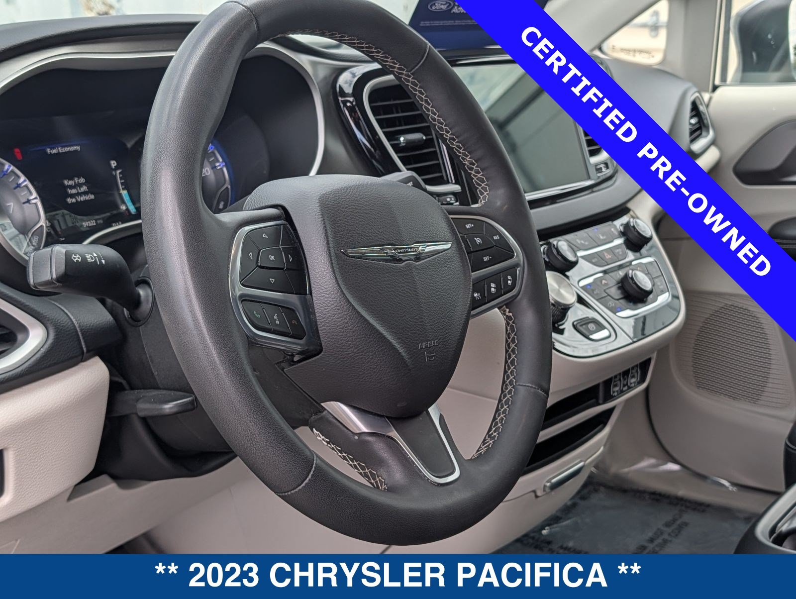 Used 2023 Chrysler Pacifica Touring-L FWD image 24