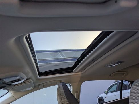 Used 2024 Subaru Crosstrek 2.0i Premium image 16