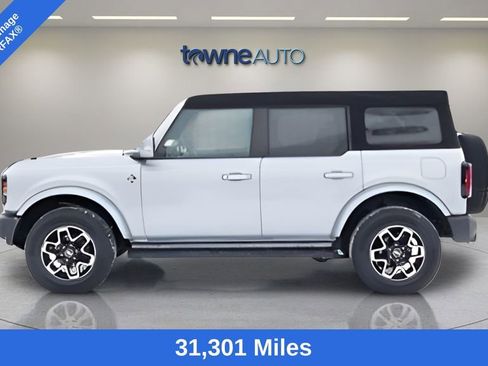 Used 2023 Ford Bronco Outer Banks AWD/4WD image 2