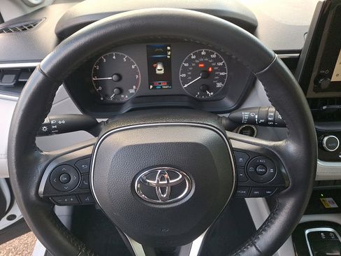 Used 2023 Toyota Corolla Cross LE image 19
