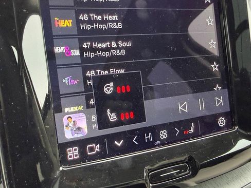 Certified 2023 Volvo XC60 B5 Plus w/ Climate Package image 22