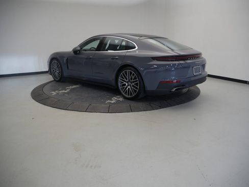 Certified 2025 Porsche Panamera image 3