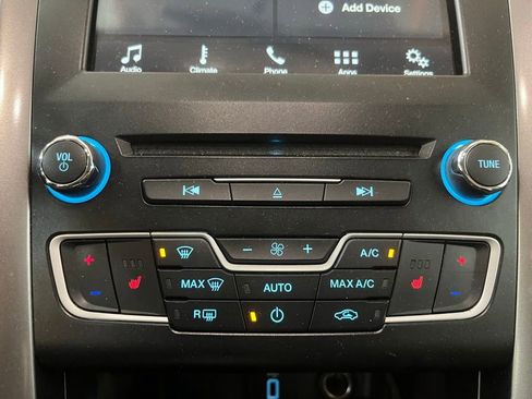 Used 2018 Ford Fusion SE w/ Fusion SE Technology Package image 15