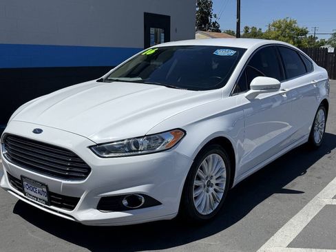 Used 2016 Ford Fusion SE w/ Equipment Group 502A FWD image 3