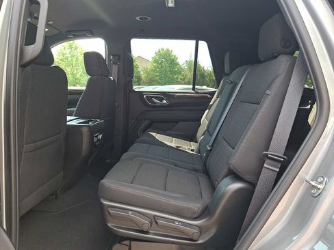 Used 2023 GMC Yukon SLE w/ Gmc Pro Safety Plus Package AWD/4WD image 12