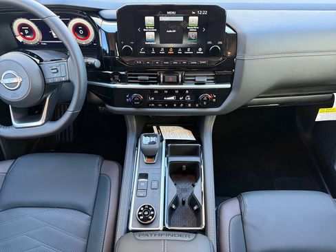 New 2025 Nissan Pathfinder Platinum w/ Black Appearance Package image 11