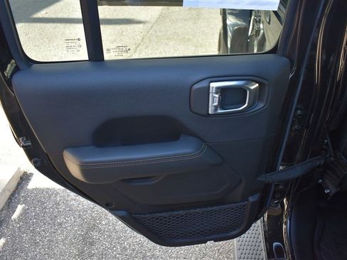 Used 2021 Jeep Wrangler Unlimited Sahara image 21