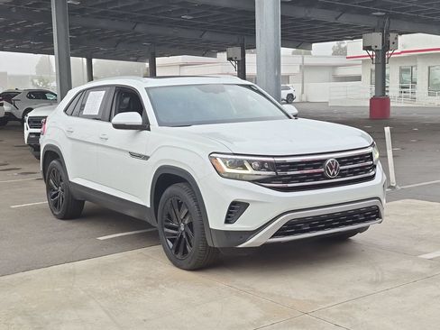 Used 2023 Volkswagen Atlas Cross Sport SE w/ Panoramic Sunroof Package AWD/4WD image 2