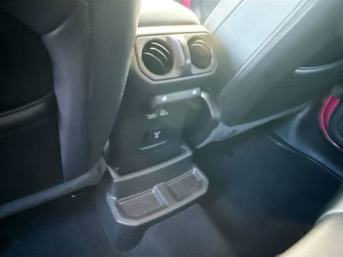 Used 2022 Jeep Wrangler Unlimited Sahara image 28