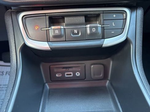 Used 2024 GMC Terrain SLT image 45