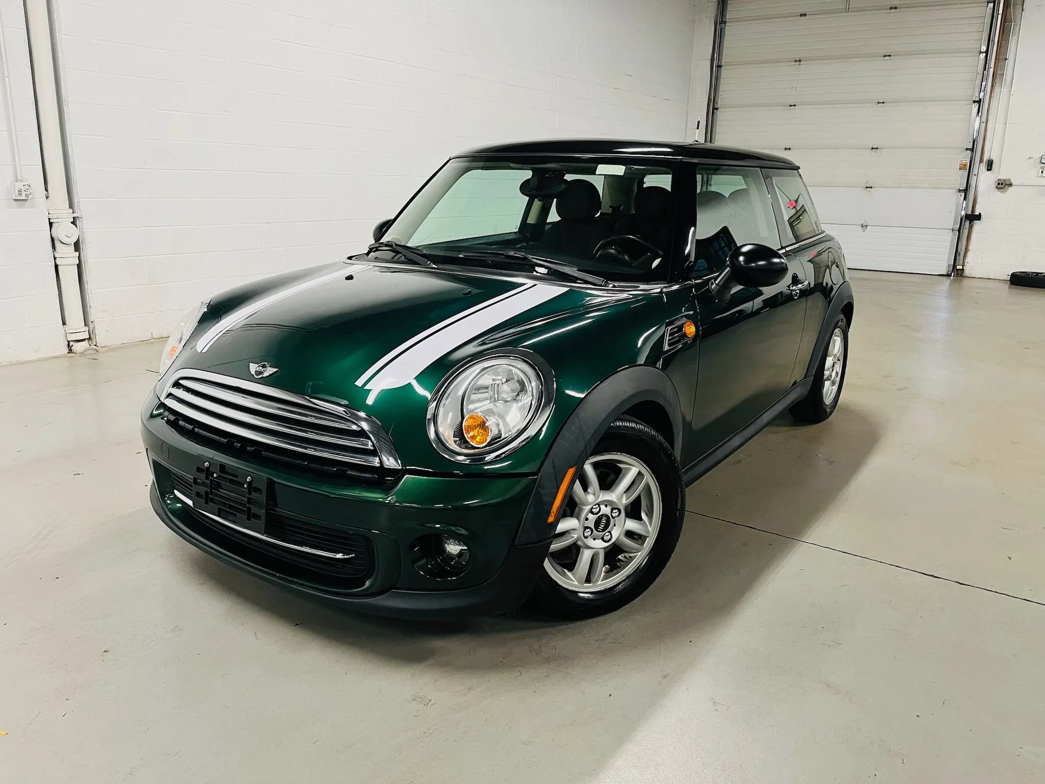 Used 2011 MINI Cooper Hardtop FWD image 1