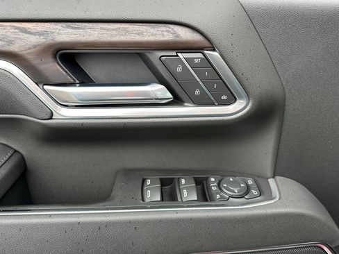 Used 2026 GMC Sierra 2500 SLT w/ SLT Premium Package image 10