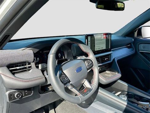 Certified 2025 Ford Explorer ST image 9