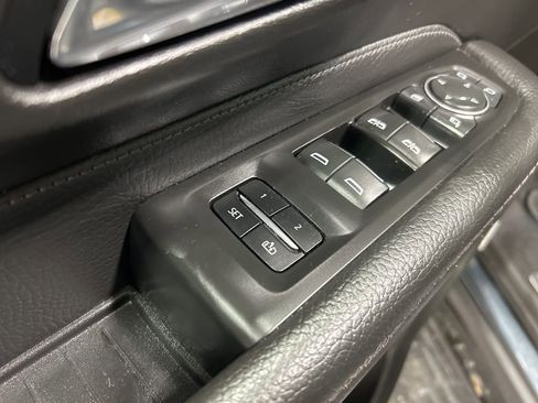 Used 2021 GMC Yukon XL Denali w/ Denali Premium Package image 15