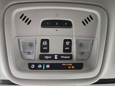 Used 2020 Chevrolet Traverse Premier w/ Redline Edition AWD/4WD image 18