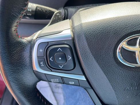 Used 2015 Toyota Camry SE image 11