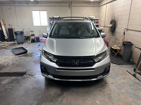 Used 2025 Honda Odyssey EX-L image 4