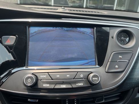 Used 2020 Buick Envision Essence image 22