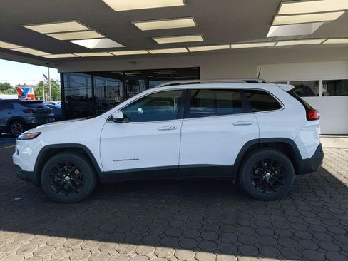 Used 2018 Jeep Cherokee Latitude Plus w/ Comfort/Convenience Group AWD/4WD image 11