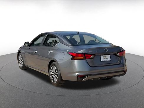 Used 2025 Nissan Altima 2.5 SV image 10