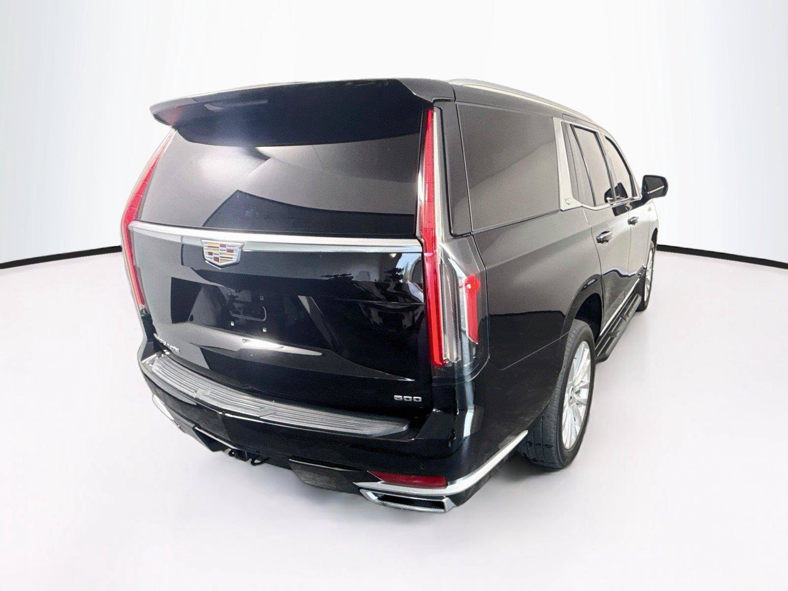 Used 2023 Cadillac Escalade Luxury RWD image 3