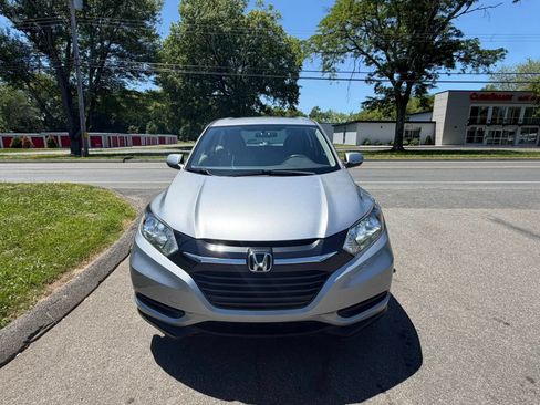 Used 2018 Honda HR-V LX image 8
