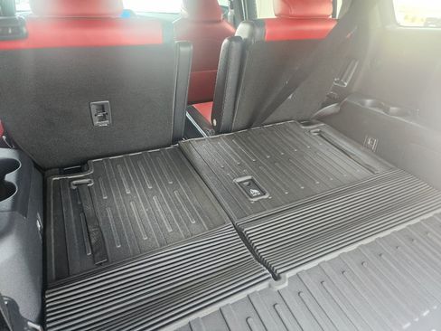 Used 2023 Toyota Highlander XSE AWD/4WD image 11