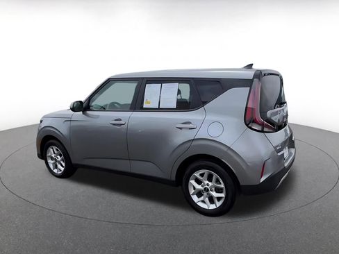 Used 2025 Kia Soul LX w/ LX Technology Package FWD image 10