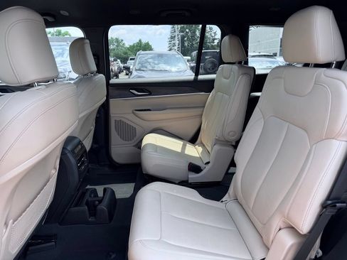 Used 2023 Jeep Grand Cherokee L Limited AWD/4WD image 22