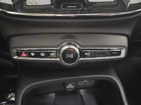 Used 2026 Volvo XC40 B5 Core w/ Climate Package AWD/4WD image 14