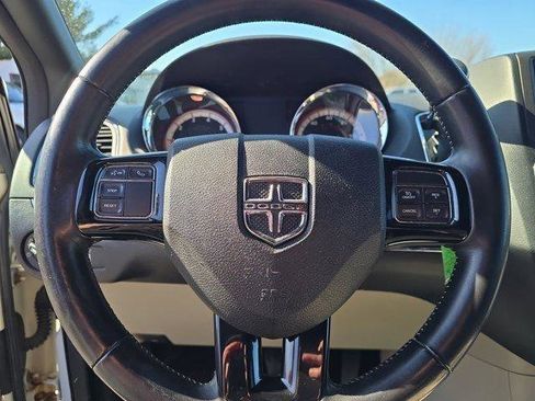 Used 2017 Dodge Grand Caravan SXT image 24