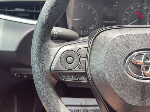 Used 2025 Toyota Corolla LE FWD image 19