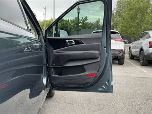 New 2025 Kia Carnival SX Prestige image 13