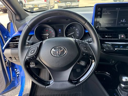 Used 2020 Toyota C-HR XLE FWD image 15