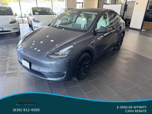Used 2022 Tesla Model Y Long Range image 1