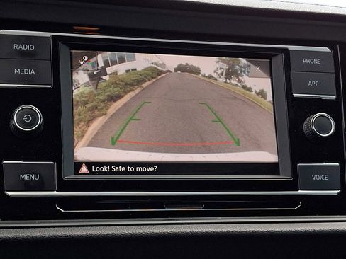 Used 2022 Volkswagen Jetta SE FWD image 16