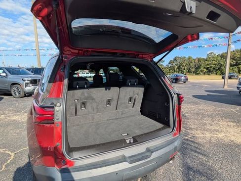 Used 2023 Chevrolet Traverse LT image 28