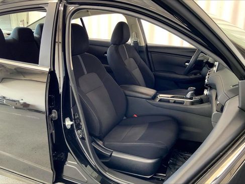 Used 2023 Nissan Sentra SV FWD image 6