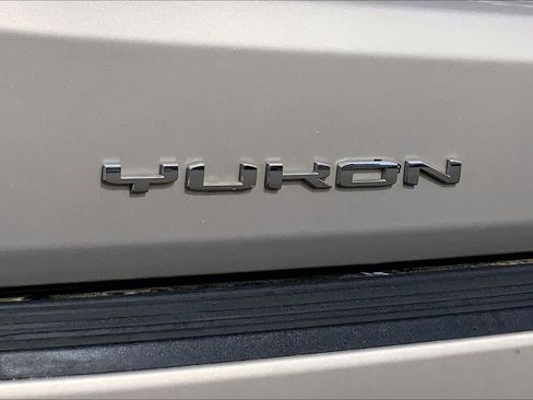 Used 2022 GMC Yukon XL Denali image 30