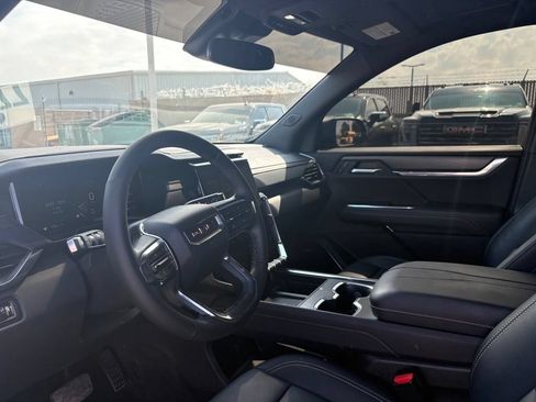 Used 2025 GMC Acadia Elevation FWD image 12