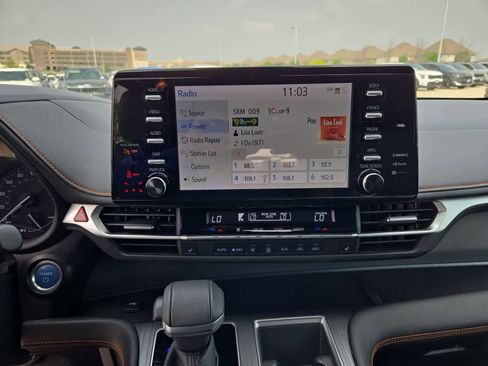 Used 2022 Toyota Sienna XSE FWD image 28