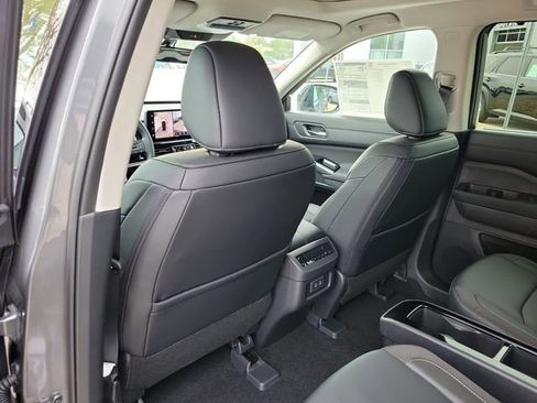 New 2026 Nissan Pathfinder SL AWD/4WD image 12