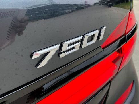 Used 2017 BMW 750i RWD image 11