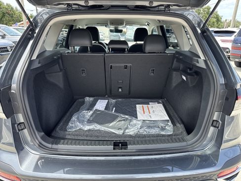 New 2026 Volkswagen Taos SE AWD/4WD image 11