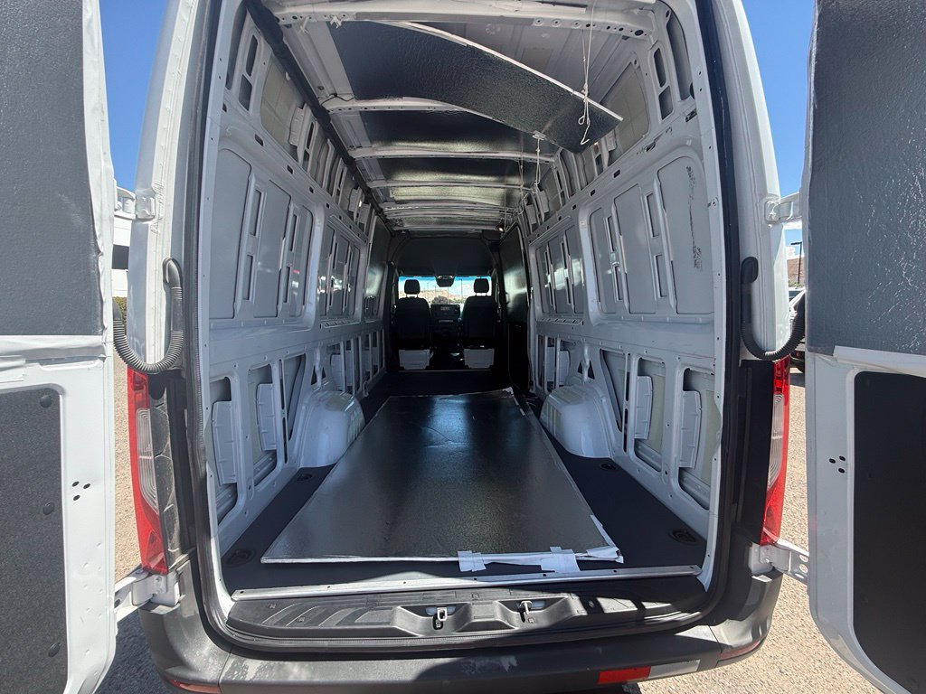 Used 2024 Mercedes-Benz Sprinter 2500 image 12