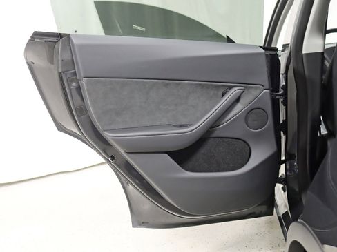 Used 2025 Tesla Model Y Performance image 36