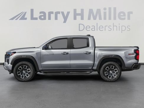 Used 2025 Chevrolet Colorado Z71 w/ Technology Package AWD/4WD image 3